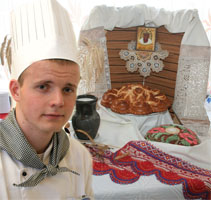 Алексей Церенко и его конкурсное домашнее задание – «Каравай – гостей встречай».