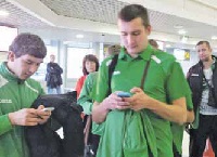 Футболисты «Титана» в аэропорту Домодедово перед отлетом