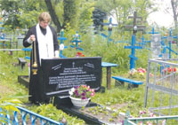 Братская могила на кладбище с. Ельники Освящение мемориала погибшим летчикам