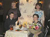 Победители Илья и Мария с партнерами по конкурсу в ресторане «Цезарь»